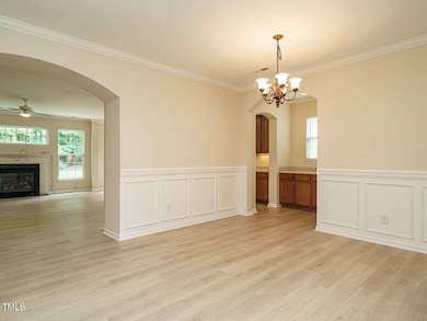 006-1280x960-dining-room