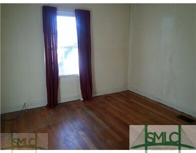 Bedroom. Hardwood Floors