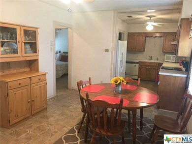 965 E Weinert St, Seguin, TX 78155 - photo 5