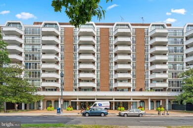 Town Square Towers unit 215, Washington, DC 20024 - photo 2