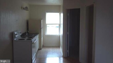 270 N Washington St unit APARTMENT C, Berkeley Springs, WV 25411 - photo 5