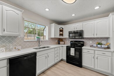 8354 Sorrel Dr, Houston, TX 77064 - photo 4