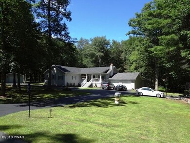 121 Clubhouse Dr, Hawley, PA 18428 - photo 2