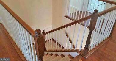 9056 Chynoweth St, Lorton, VA 22079 - photo 7