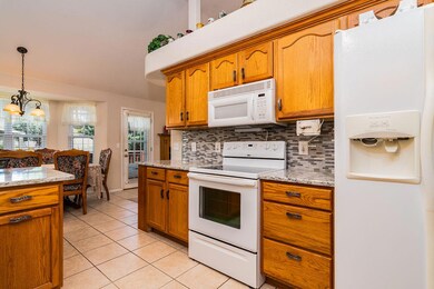 1103ThorngateDrOzark-5Kitchen(2)