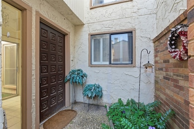 9818 Bent Branch Ln, Dallas, TX 75243 - photo 3