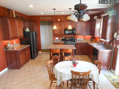 Updated eat-in kitchen