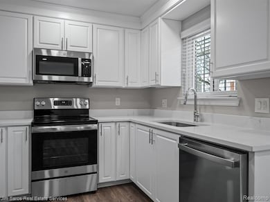 895 Harcourt Rd unit 897, Grosse Pointe Park, MI 48230 - photo 3