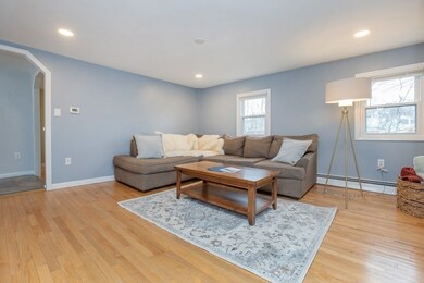 94 Elm St unit B, Amesbury, MA 01913 - photo 4