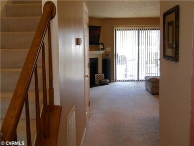 Foyer - Open foyer leads to living room - view to 