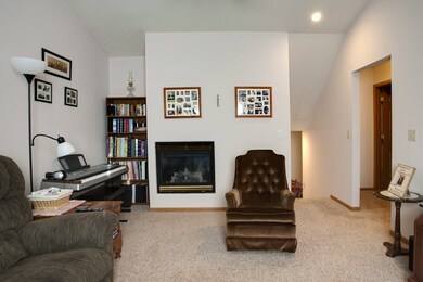 1418 Aspen Dr unit 1418, Waterloo, IA 50701 - photo 5