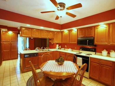 3618 Priscilla Dr, Erie, PA 16506 - photo 6