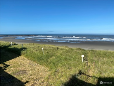 Views of the Ocean and Jetty from the Deck.