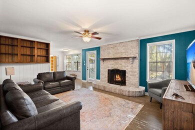 Living room & Fireplace