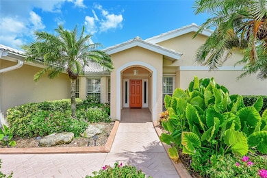 1569 Waterford Dr, Venice, FL 34292 - photo 2