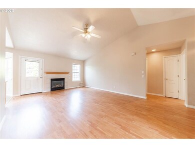 1530 Walnut Rd, Springfield, OR 97477 - photo 3