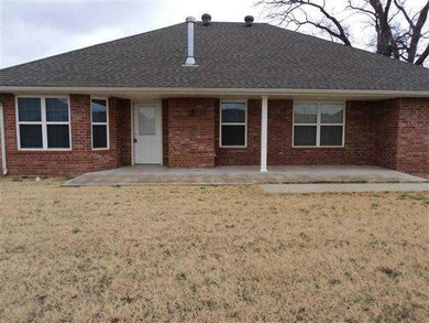 1933 Ridge Crest Dr, Shawnee, OK 74804 - photo 3