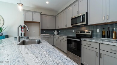 901 S Smith Rd Model 2-13