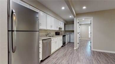 201 Winter Park unit B, College Station, TX 77840 - photo 4