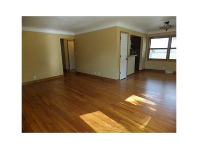 Great Room. Beautiful real oak floors!
