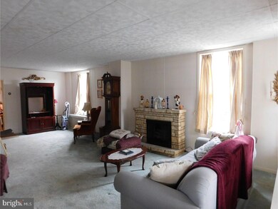 700 Arlington St, Tamaqua, PA 18252 - photo 2