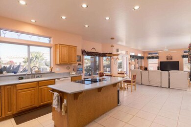 Gourmet Kitchen w/Silestone counters