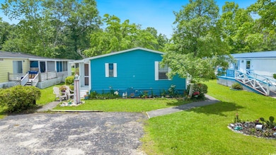 View of front of house featuring a front lawn