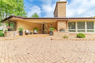 711 E Greenview Rd, Itasca, IL 60143 - photo 3