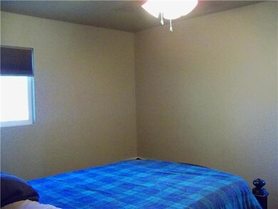 Bathroom. Master bedroom w/full bathroom toilet, s