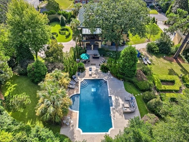 Paradise by the pool