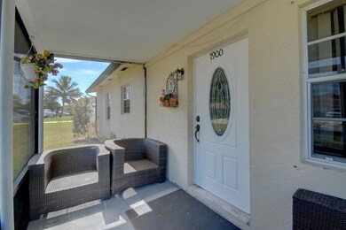 SCREENED PORCH