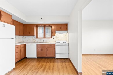 325 E Brinkerhoff Ave unit 2, Palisades Park, NJ 07650 - photo 3