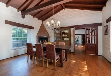 Formal Dining