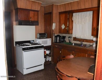 411 13th St Kitchen