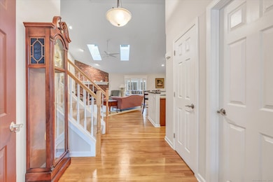 498 Elk Run unit 498, Shelton, CT 06484 - photo 2