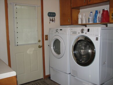 304 E Ensey St, Tuscola, IL 61953 - photo 5