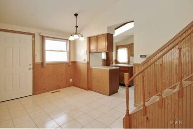 1541 Amarillo Dr, Carpentersville, IL 60110 - photo 5