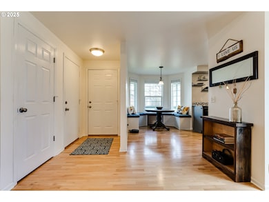 Living Room/Entrance