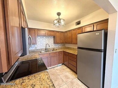 1702 W Tuckey Ln unit 209, Phoenix, AZ 85015 - photo 2