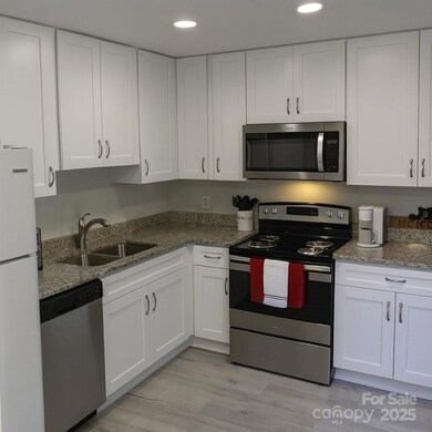 4101 Atmore St, Charlotte, NC 28205 - photo 6