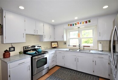 58 Richfield St, North Dartmouth, MA 02747 - photo 6