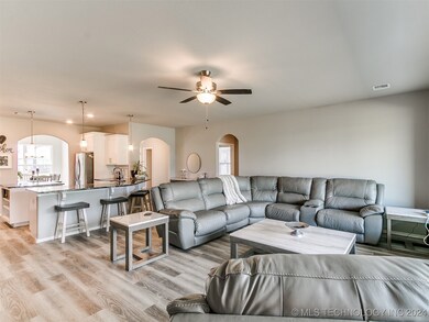 6123 S 320th East Ave, Broken Arrow, OK 74014 - photo 2