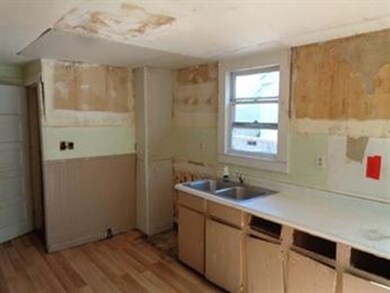 16 Emily St, Springfield, MA 01109 - photo 3