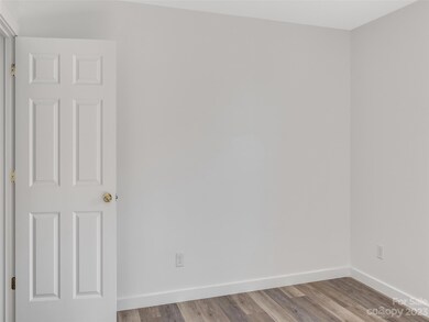 943 W Chapel Rd, Asheville, NC 28803 - photo 7