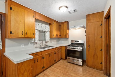 130 Bizerte St, Houston, TX 77022 - photo 6