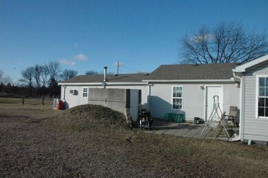 22102 Meade Rd, Parsons, KS 67357 - photo 3