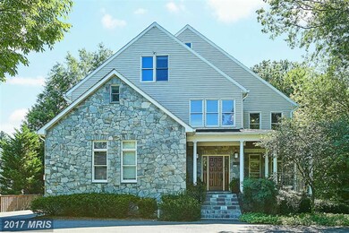 2113 Woodford Rd, Vienna, VA 22182 - photo 2