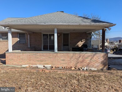 320 Hillside Dr, Reading, PA 19607 - photo 5