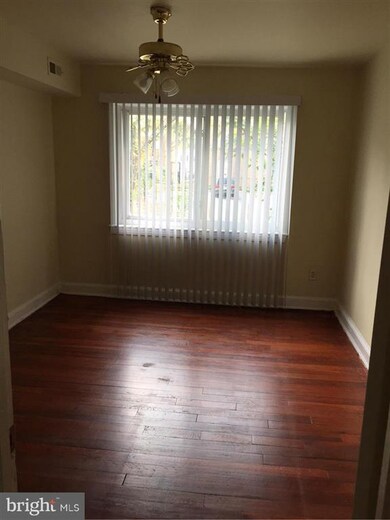 5033 Hanna Place SE unit 4, Washington, DC 20019 - photo 2