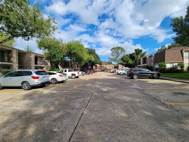 821 E House St unit 203, Alvin, TX 77511 - photo 4